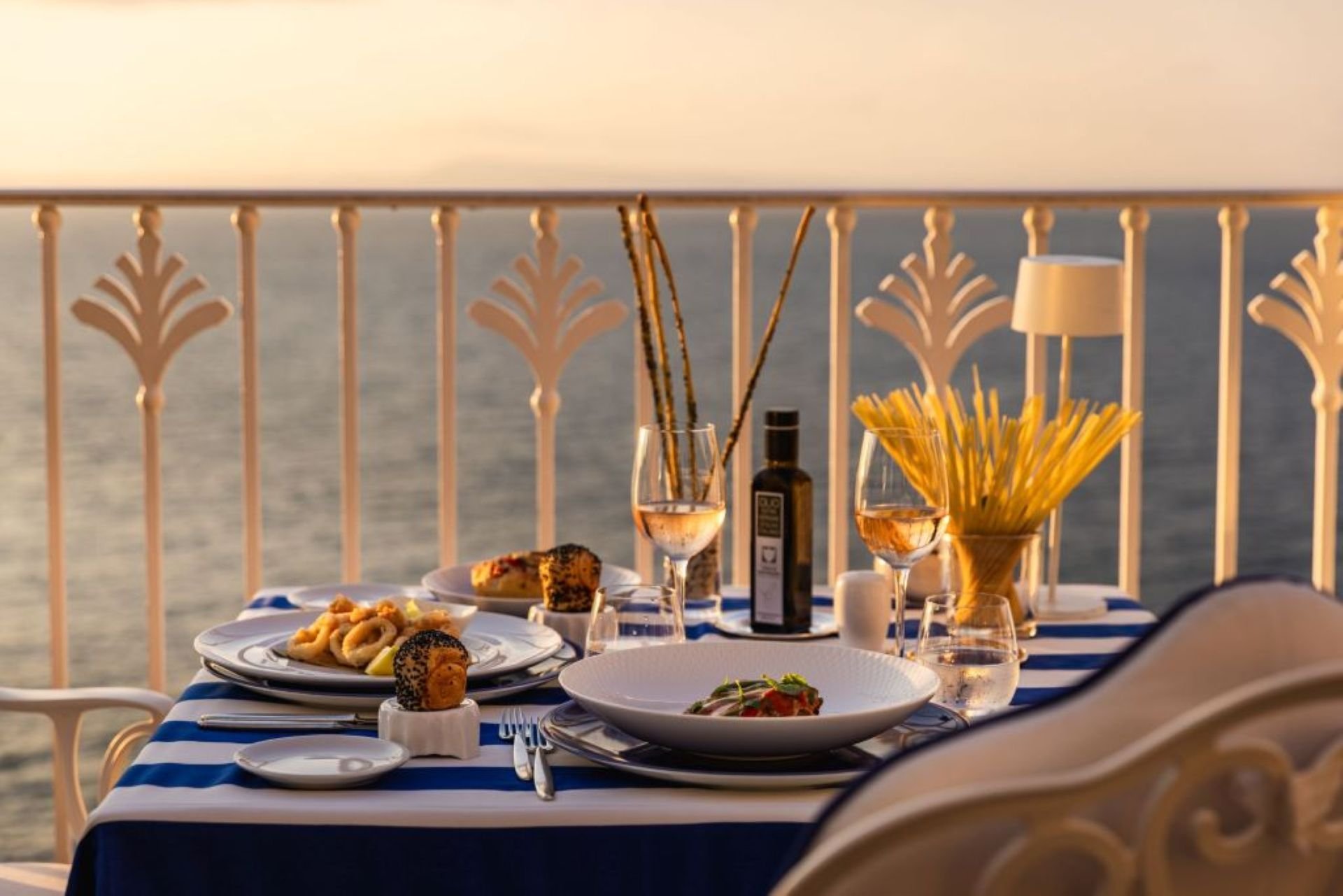 Blue Lounge Dine & Drinks15