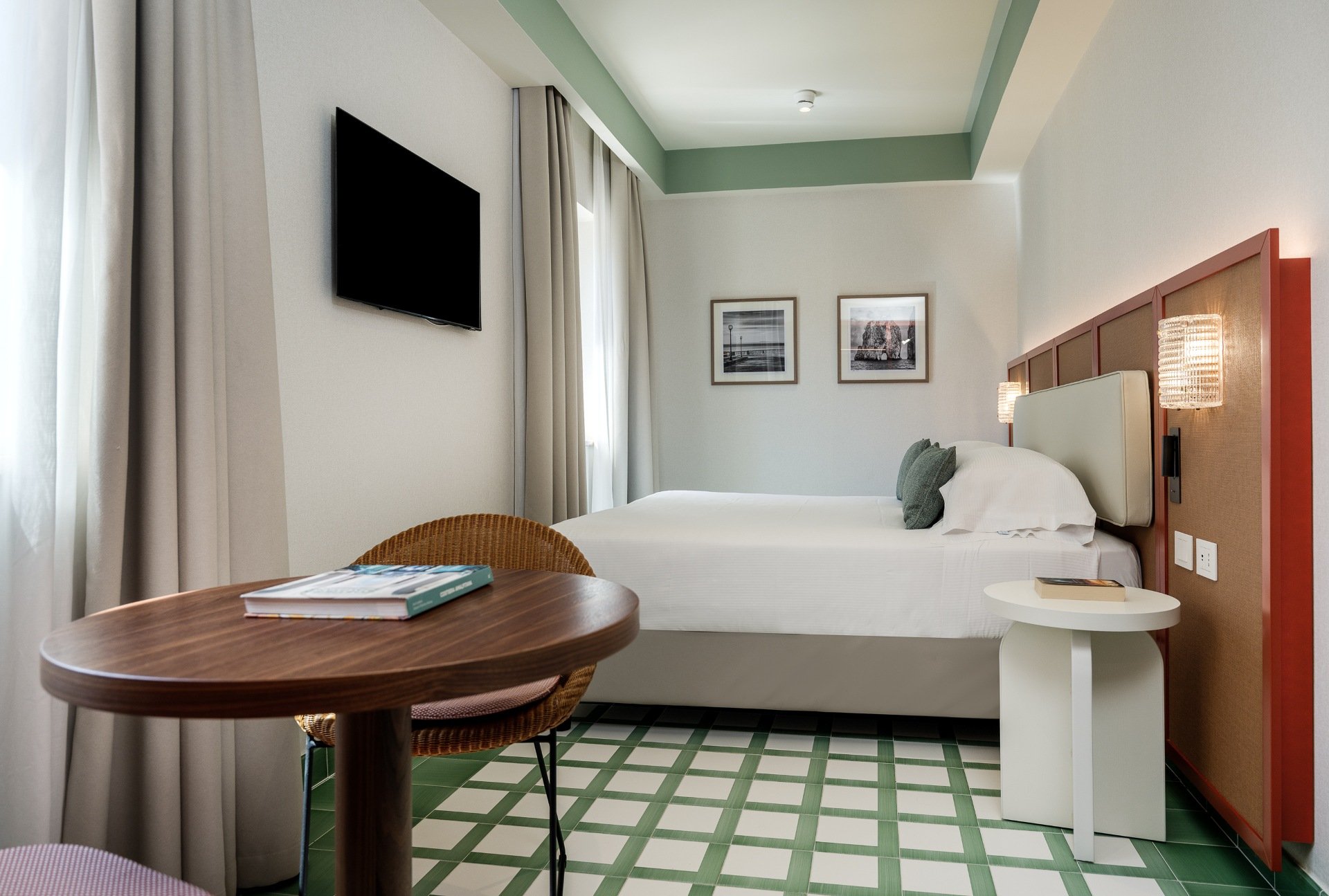 Hotel 2 Hotel 2