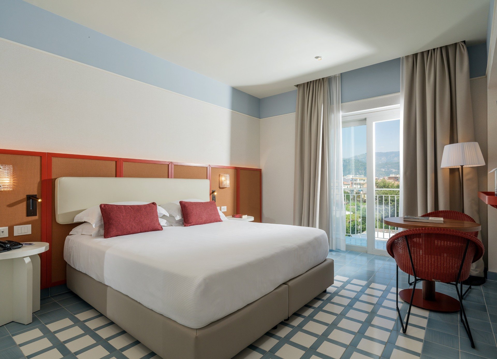 Hotel 2 Hotel 2