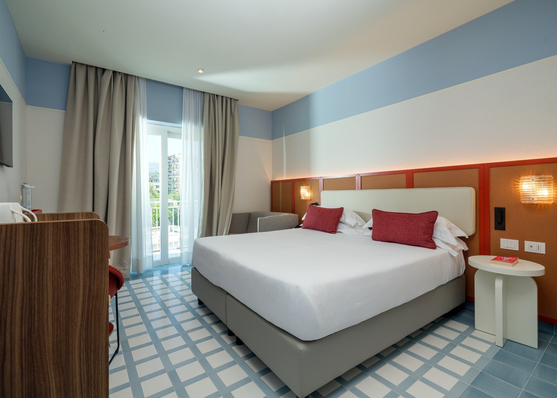 Hotel 2 Hotel 2