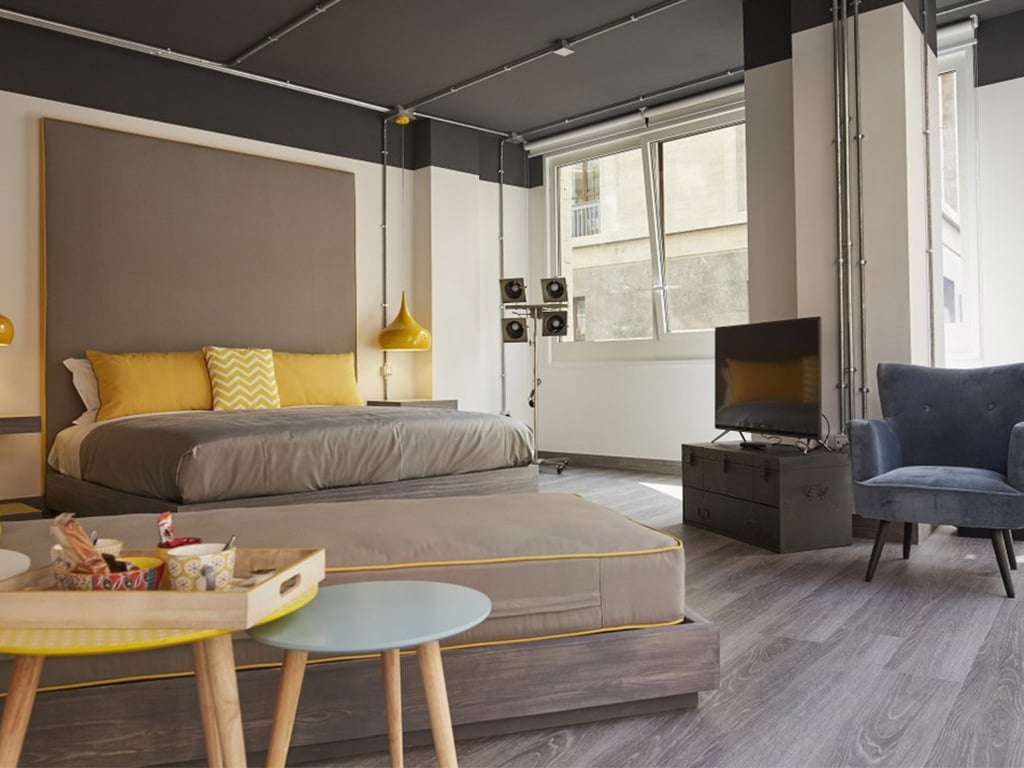 Large suite24