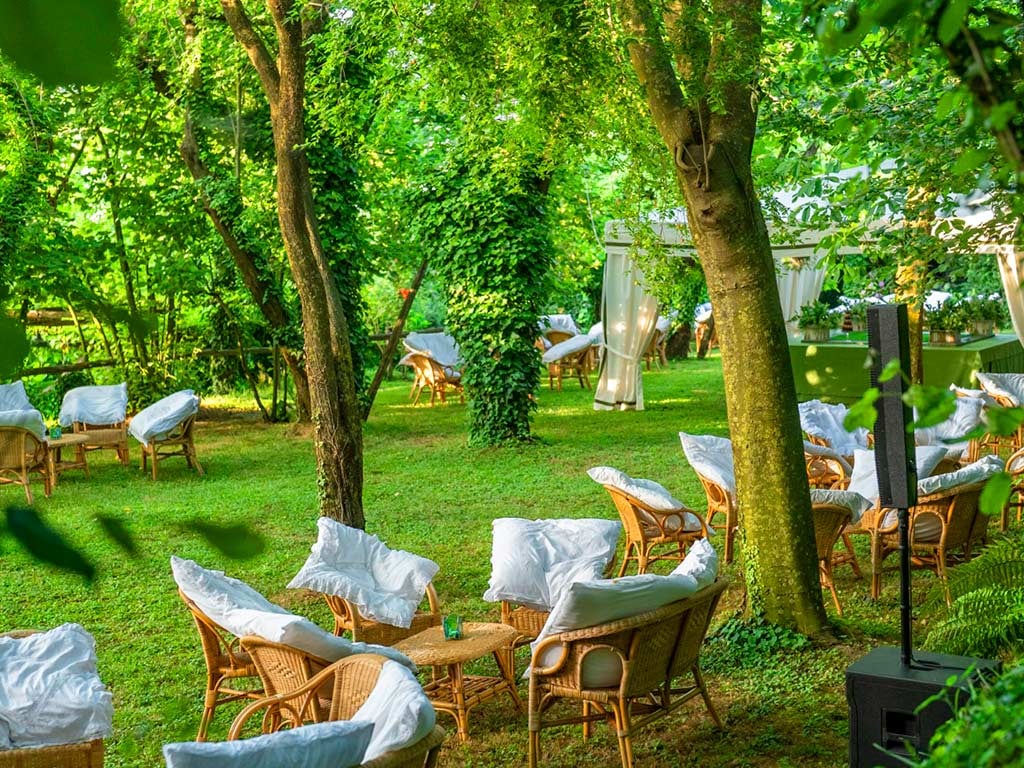 Outdoor Living Spaces16 Outdoor Living Spaces16