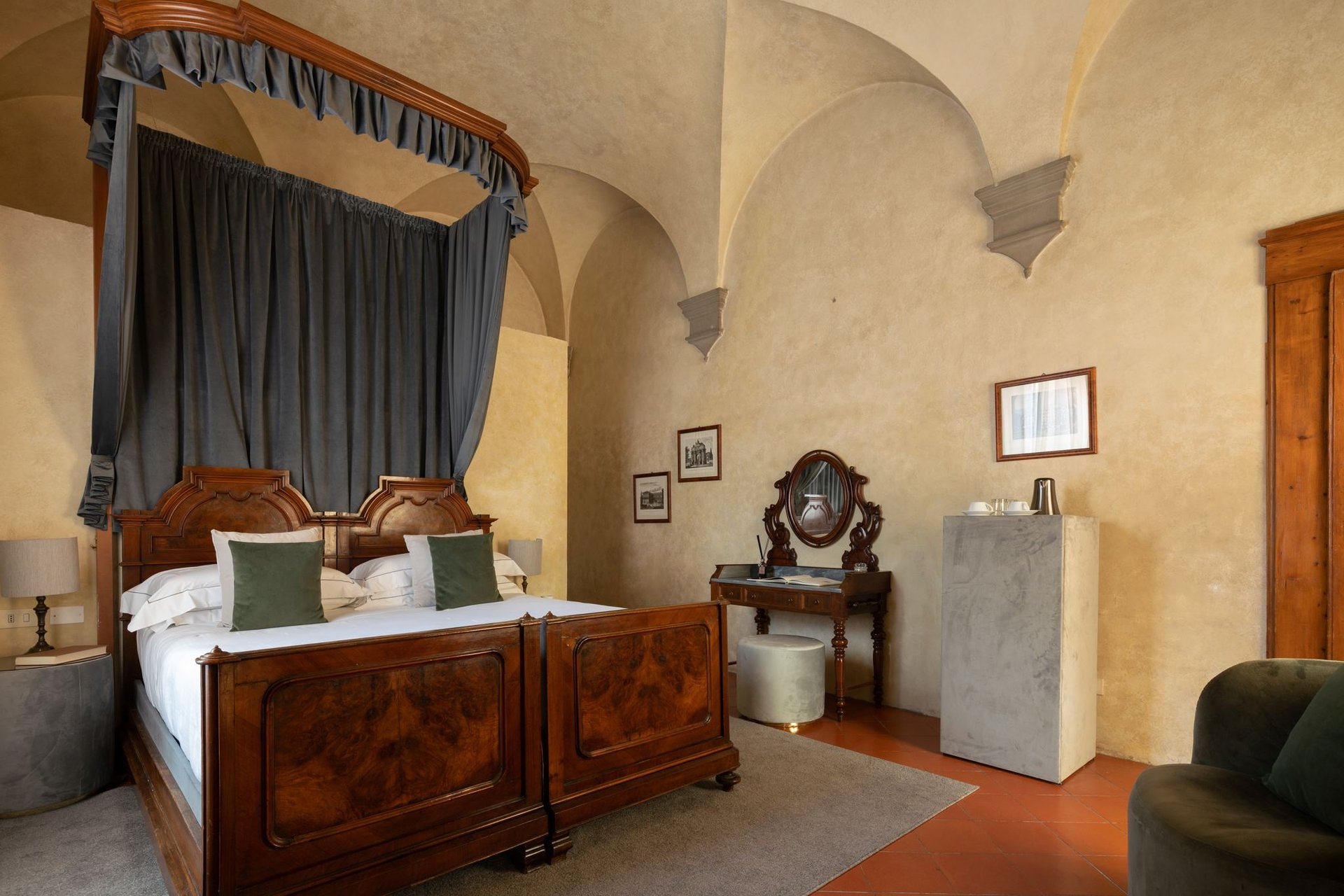 Rooms & Suites9