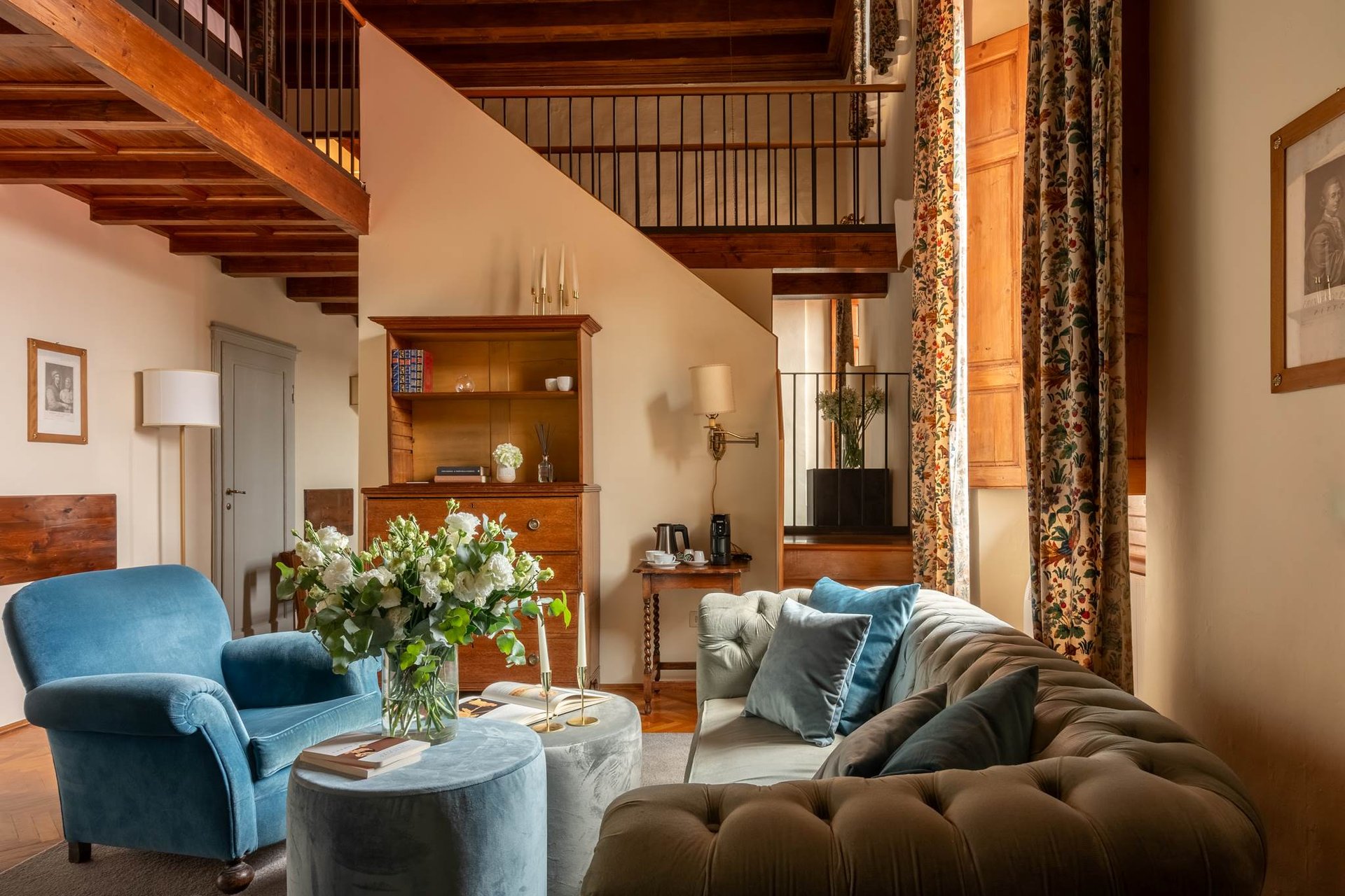 Rooms & Suites10