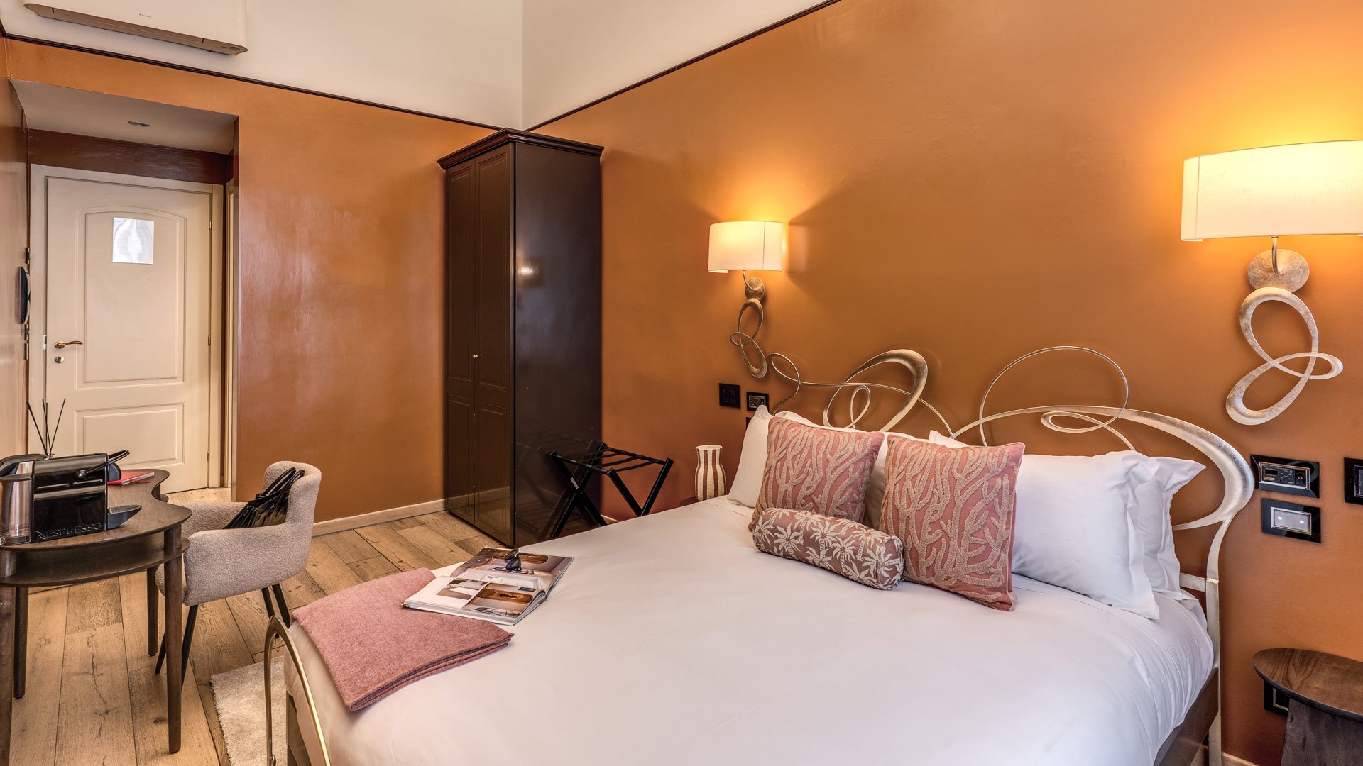 Deluxe Rooms12