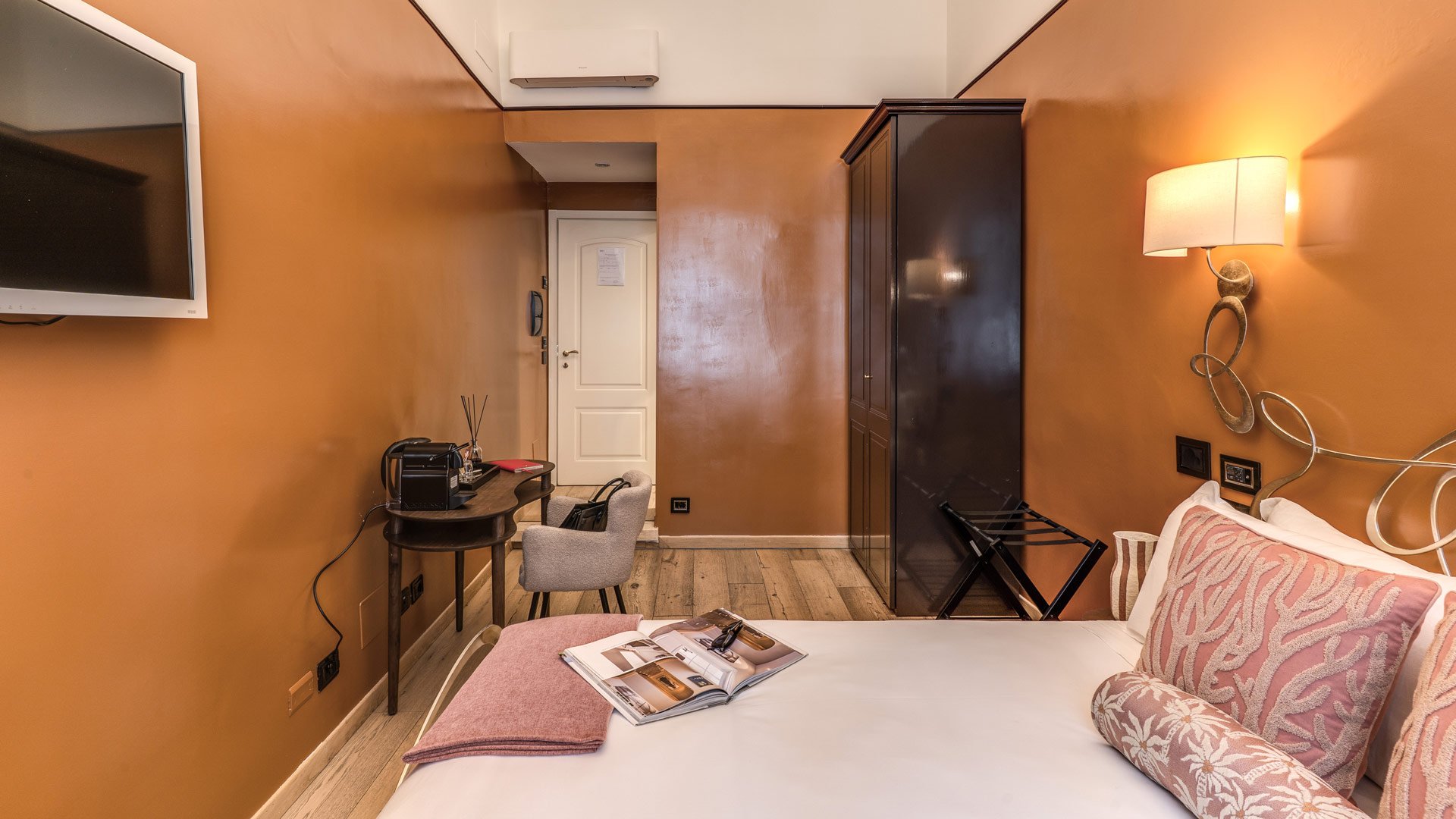 Deluxe Rooms13