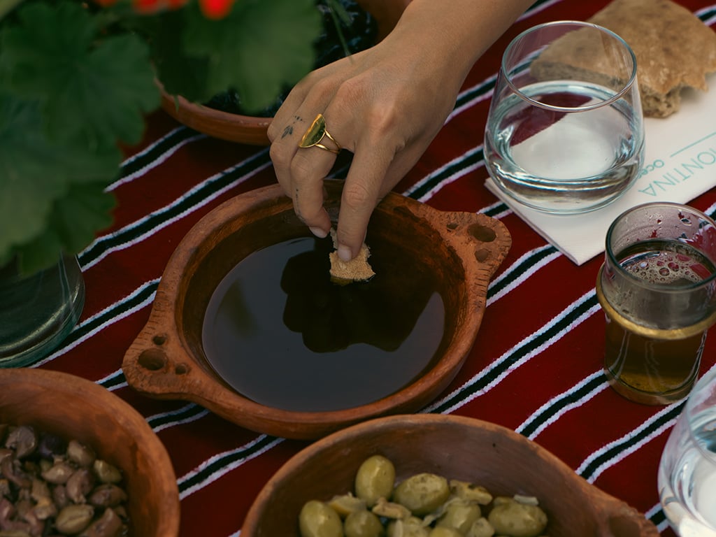 gallery-ocean/1024-olive--olive-oil-tasting-2.jpg gallery-ocean/1024-olive--olive-oil-tasting-2.jpg