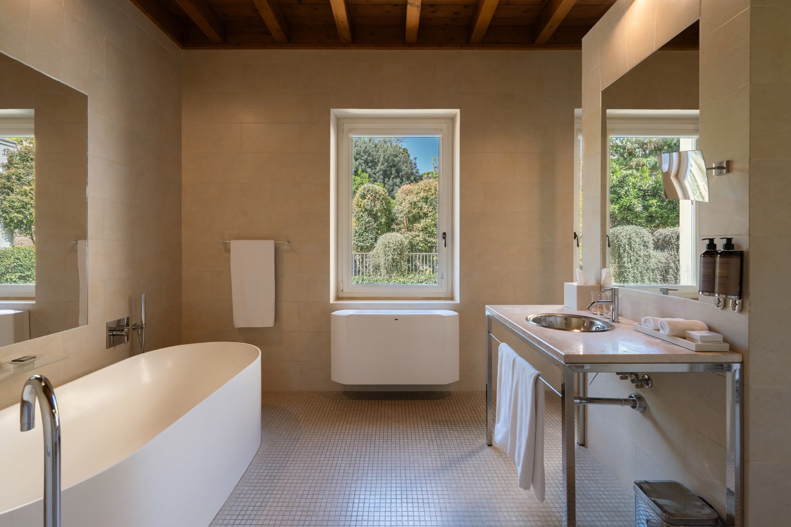 top-la-fiermontina/1920-One-Bedroom-Suite-New-Fiermontina-Luxury-Home-3-top.jpg