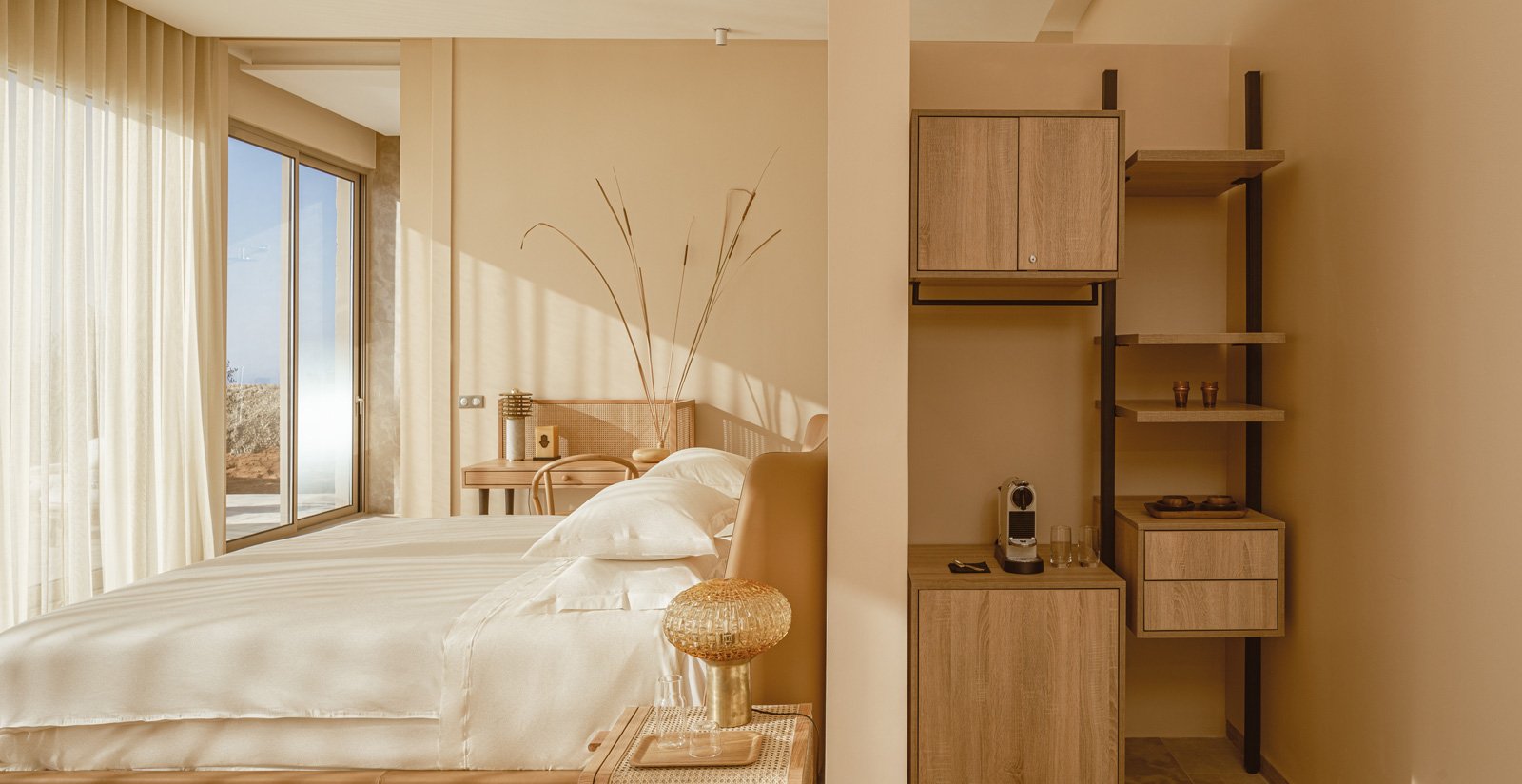 One/two bedroom pool suites5