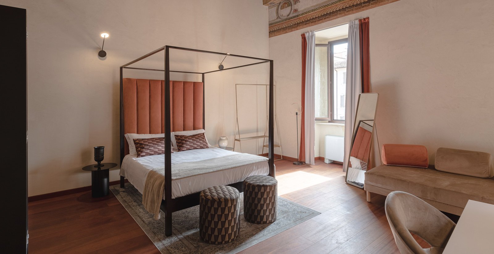 Frescoed Junior Suite14