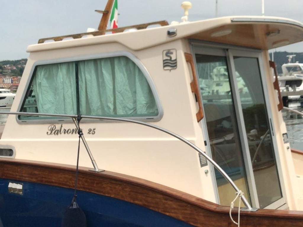 gallery/boat_1.jpg gallery/boat_1.jpg