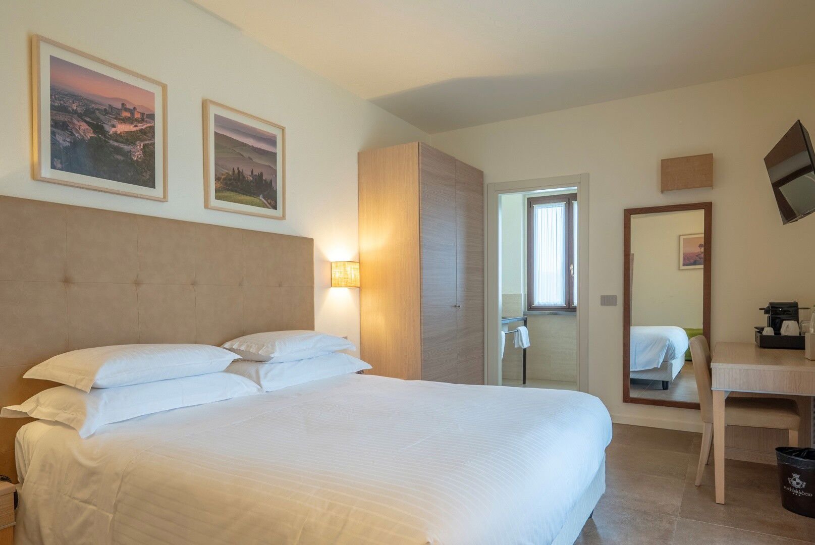 Umbria Family Room3