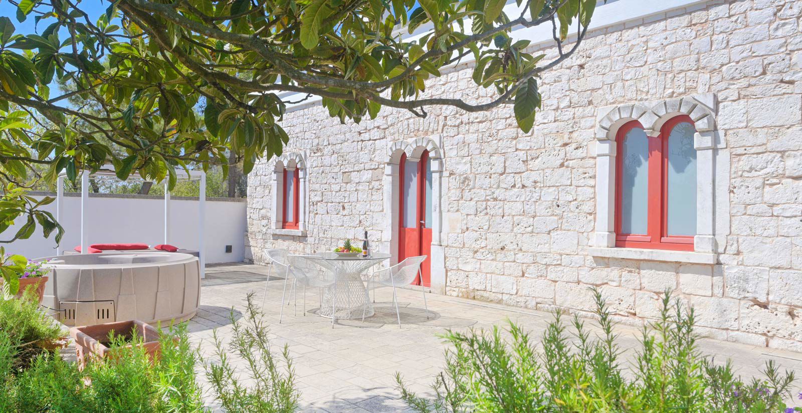 Suite with veranda and jacuzzi 5