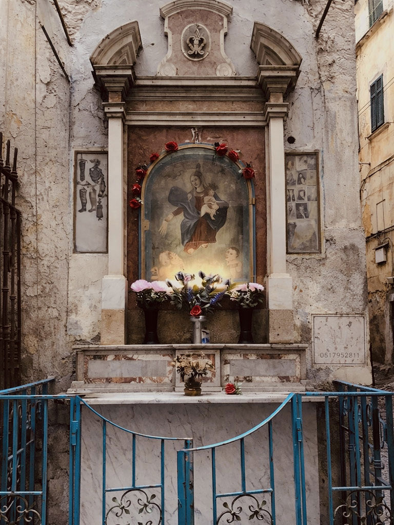 Le Mummarelle - Napoli tra Sacro e Profano 0