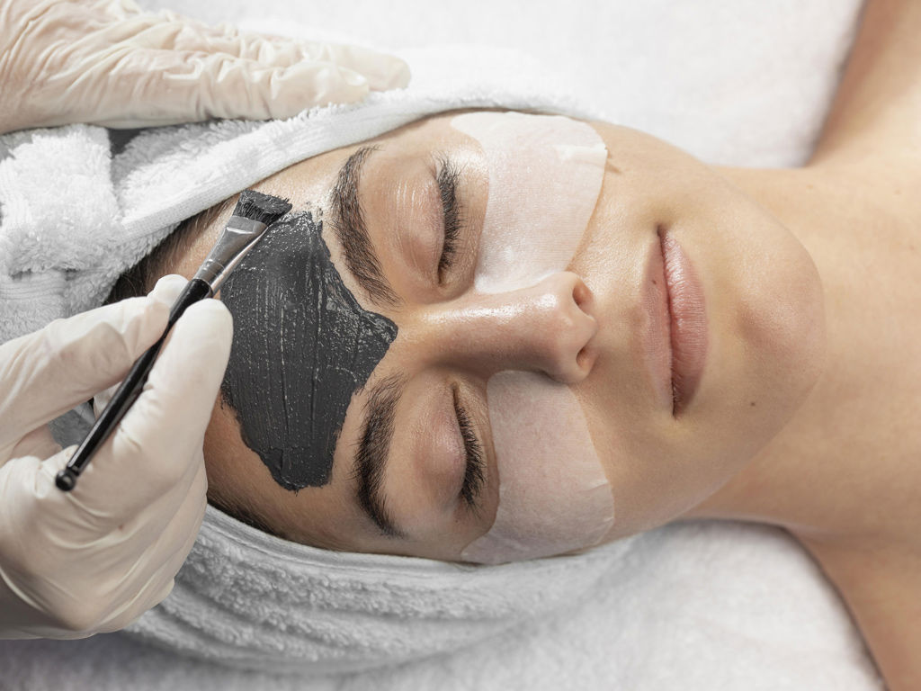 Let yourself be pampered by expert hands 9 Let yourself be pampered by expert hands 9