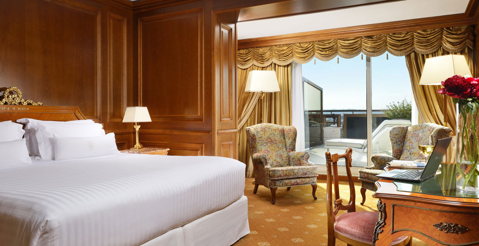 Signature Suites 12 Signature Suites 12
