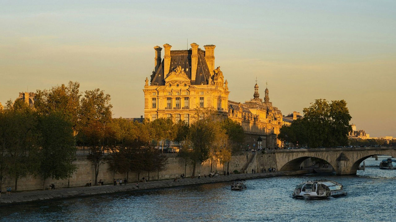 Book Hotel Splendide Royal Paris and enjoy a private cruise in Paris