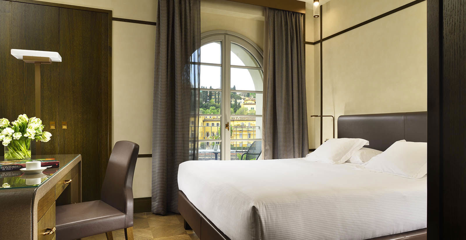 Junior Suite with Arno view and private balcony 1
