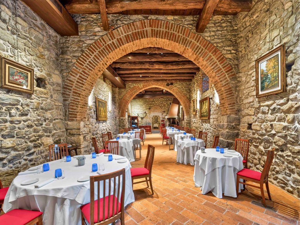 Castello di Casiglio - Our dining options to accompany your moments of relaxation 14