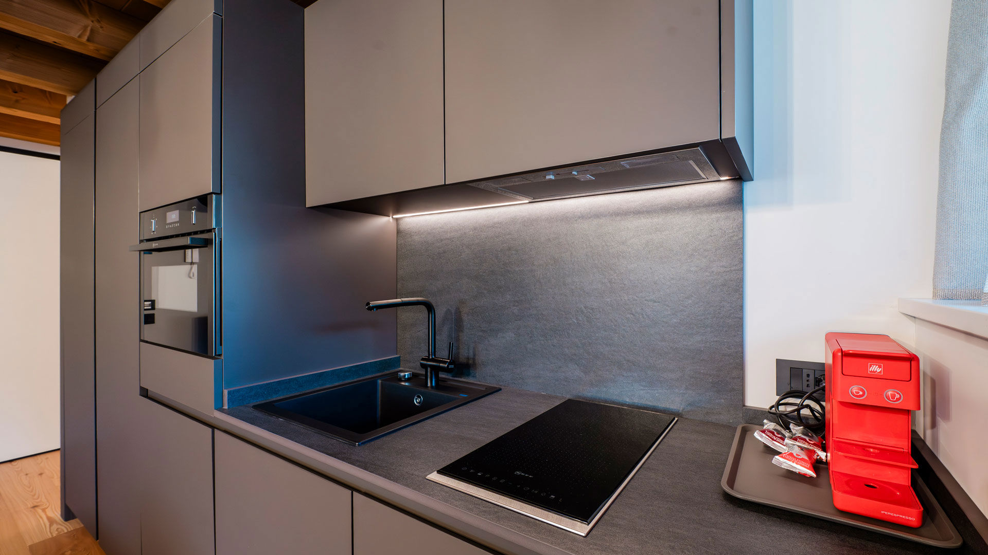 Three-room Deluxe Apartment with Panoramic Views 11