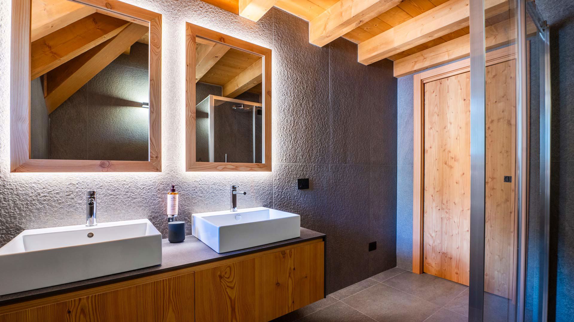 Three-room Deluxe Apartment with Panoramic Views 15