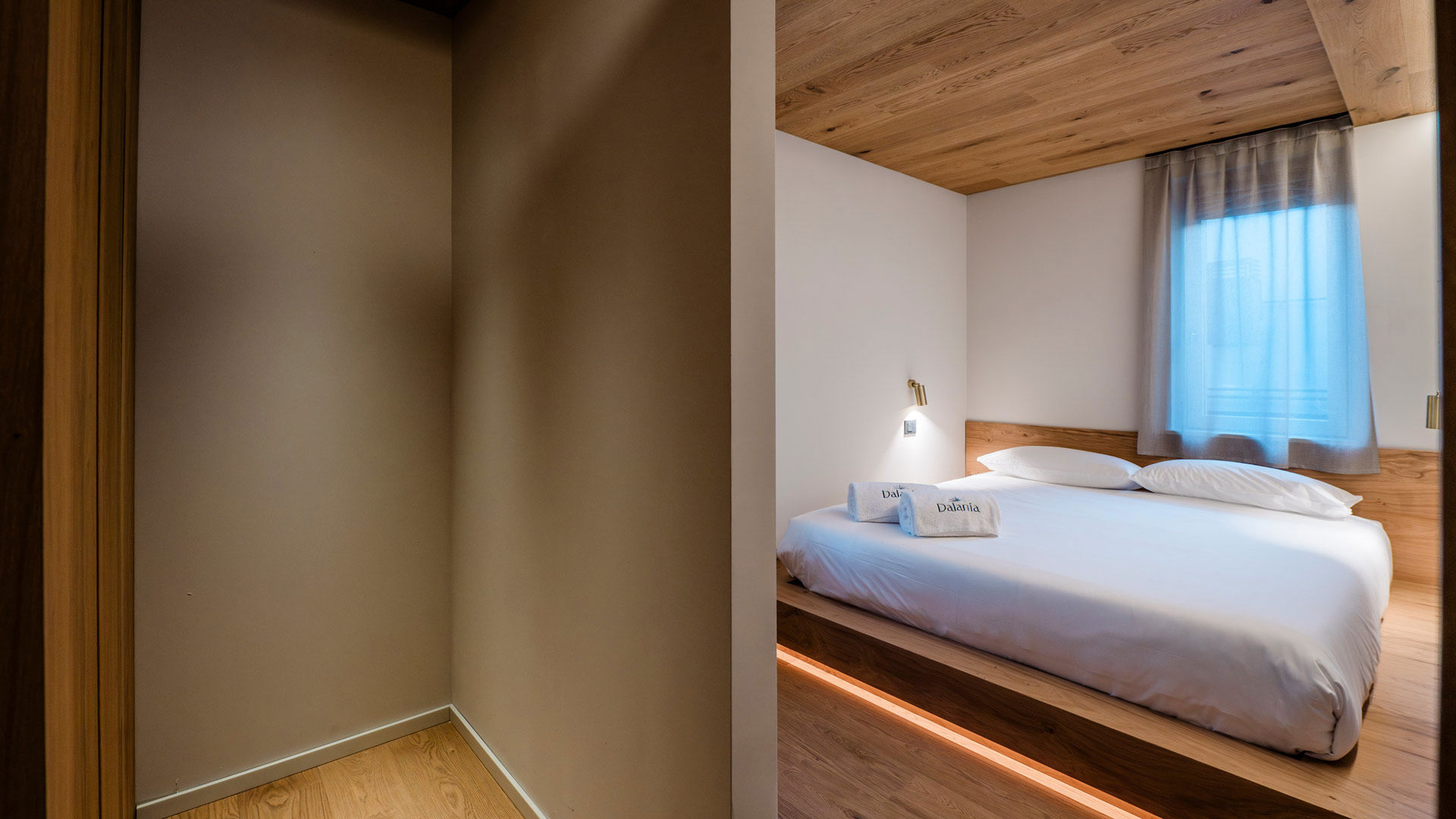 Two-room Apartment with Balcony and Panoramic Views 8