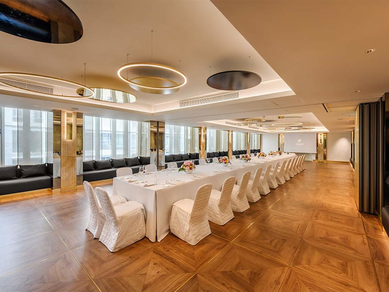 Discover Cavallo Hall of Hotel Dei Cavalieri in Milan