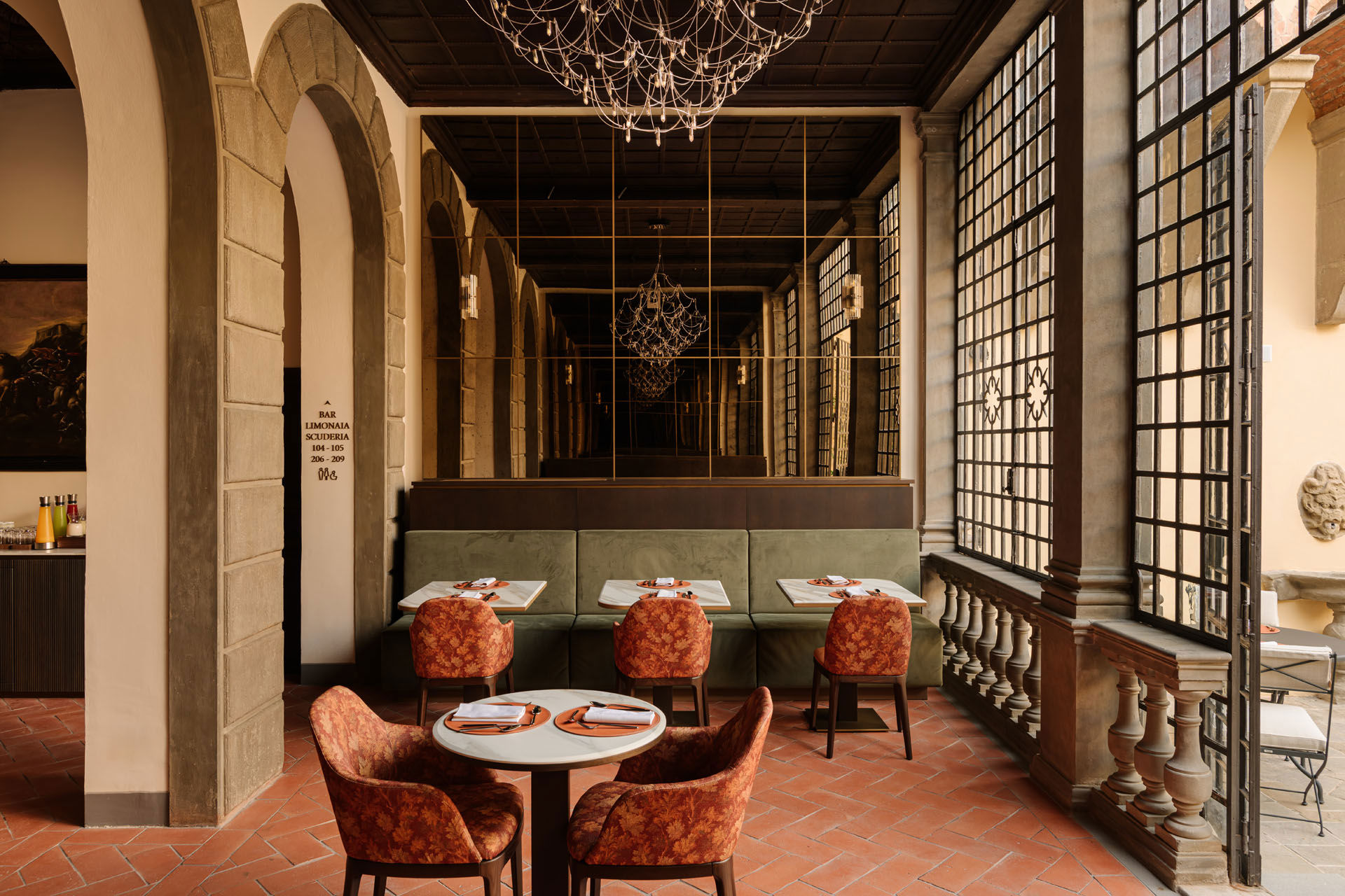 Restaurant & Cocktail Bar 10