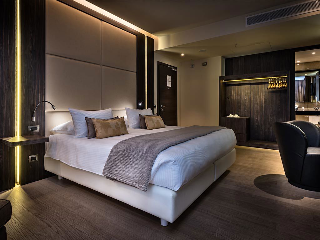 Exclusive Rooms 13 Exclusive Rooms 13
