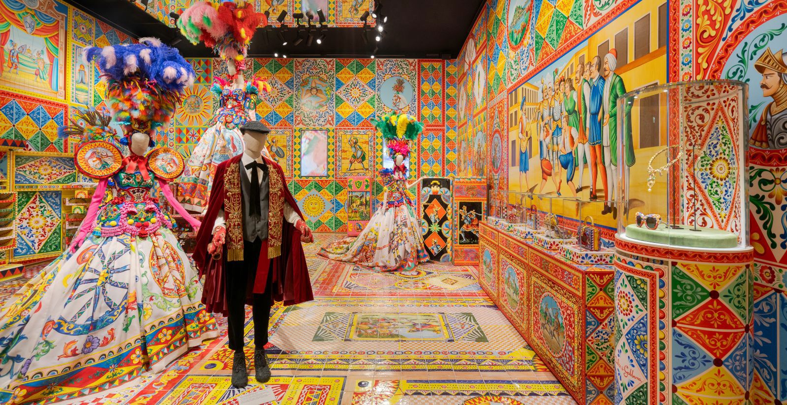 Dolce & Gabbana “From the Heart to the Hands” exhibition 4