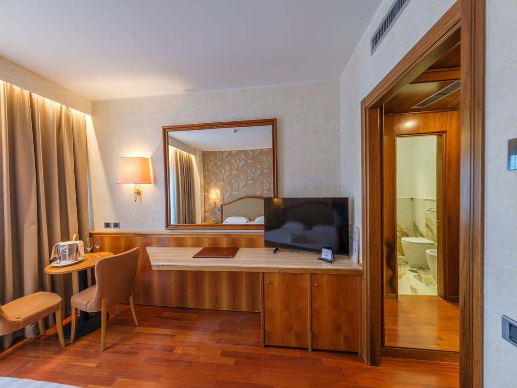 Executive Room 2