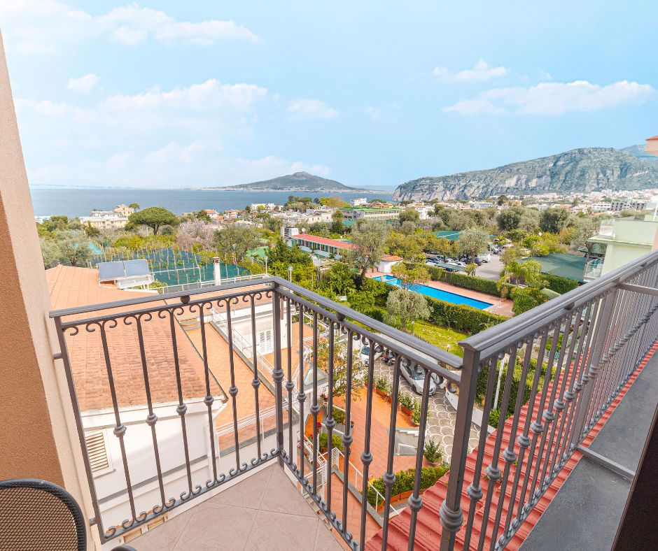 Camera Vesuvio Deluxe con balcone e vista mare 6