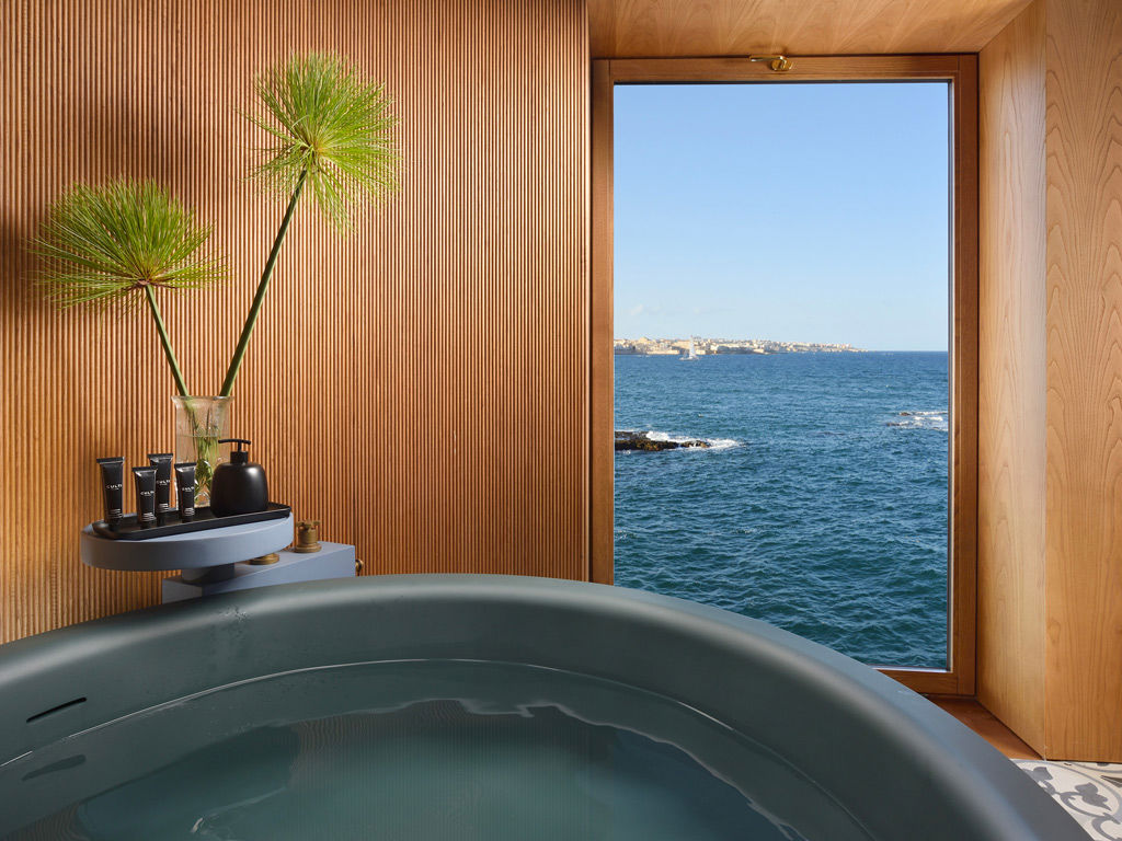 Panoramic Presidential Suite