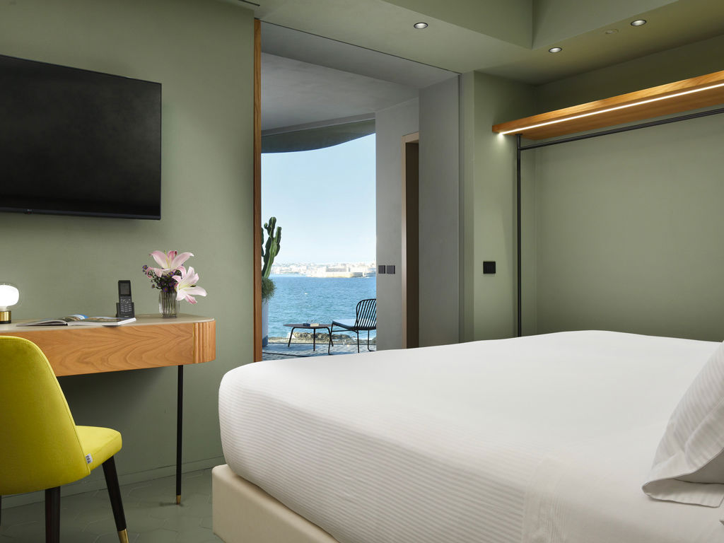 Panoramic Presidential Suite