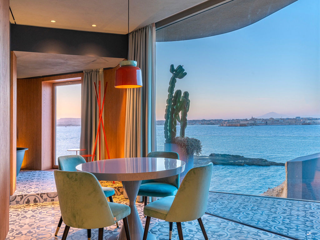 Panoramic Presidential Suite