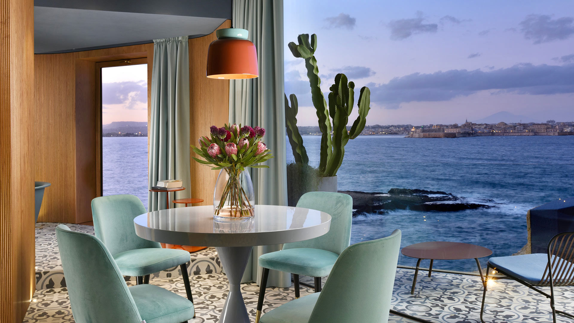 Panoramic Presidential Suite