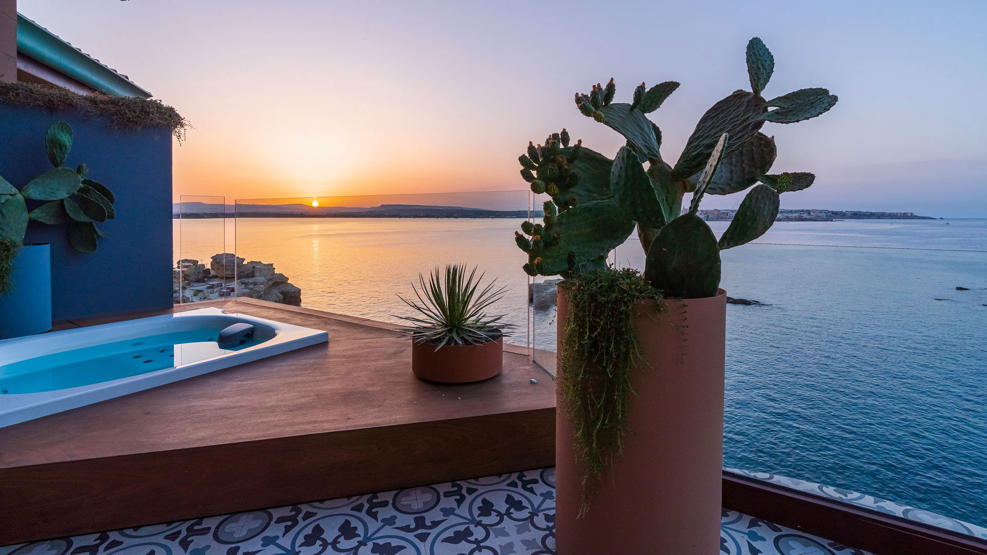 Panoramic Infinitomare con Vasca Jacuzzi® 8