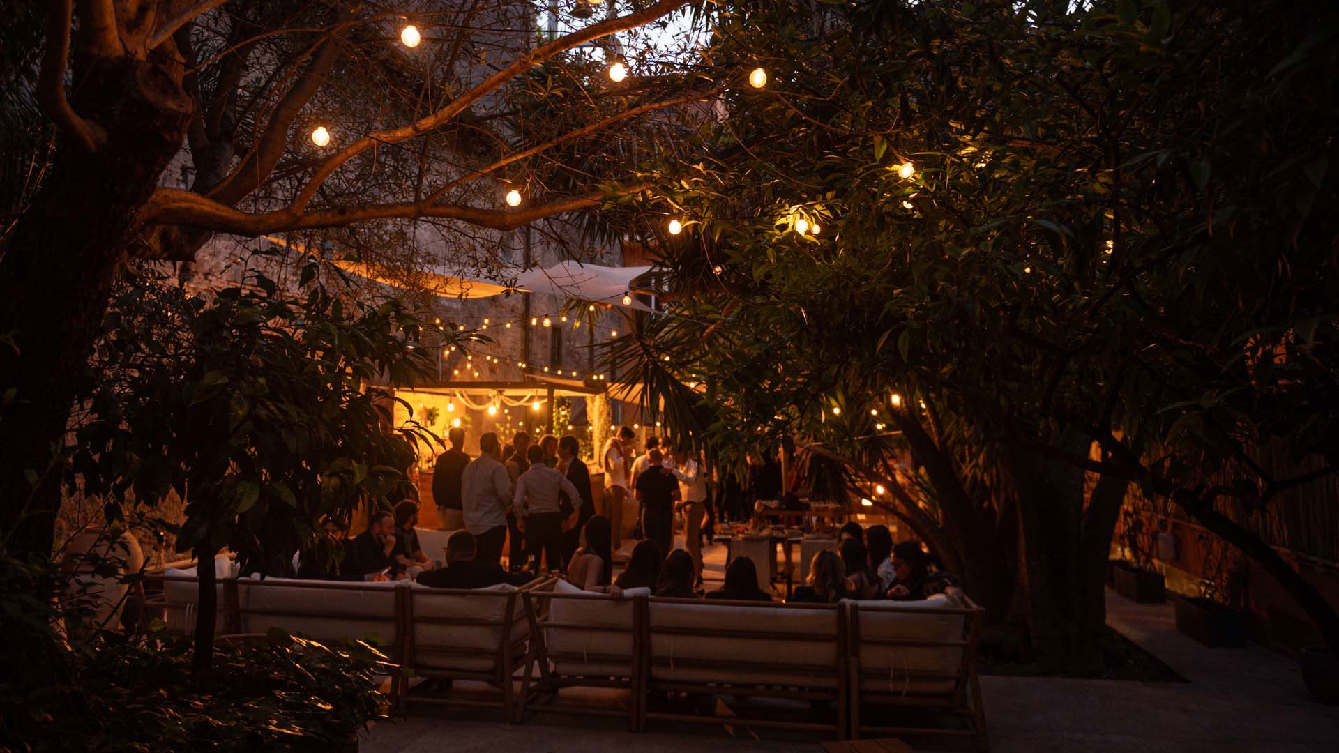 The Sanctuary Urban Retreat - Garden & Bar 7