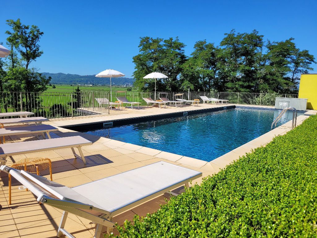 Il tuo prossimo soggiorno con piscina a Trino Vercellese con Borgo Ramezzana Country House 4