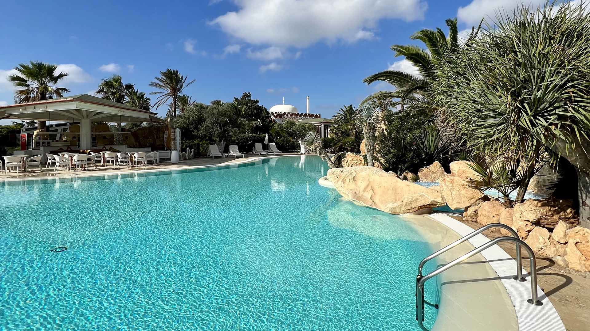 Discover Cupola Bianca Resort, with swimming pool in Lampedusa