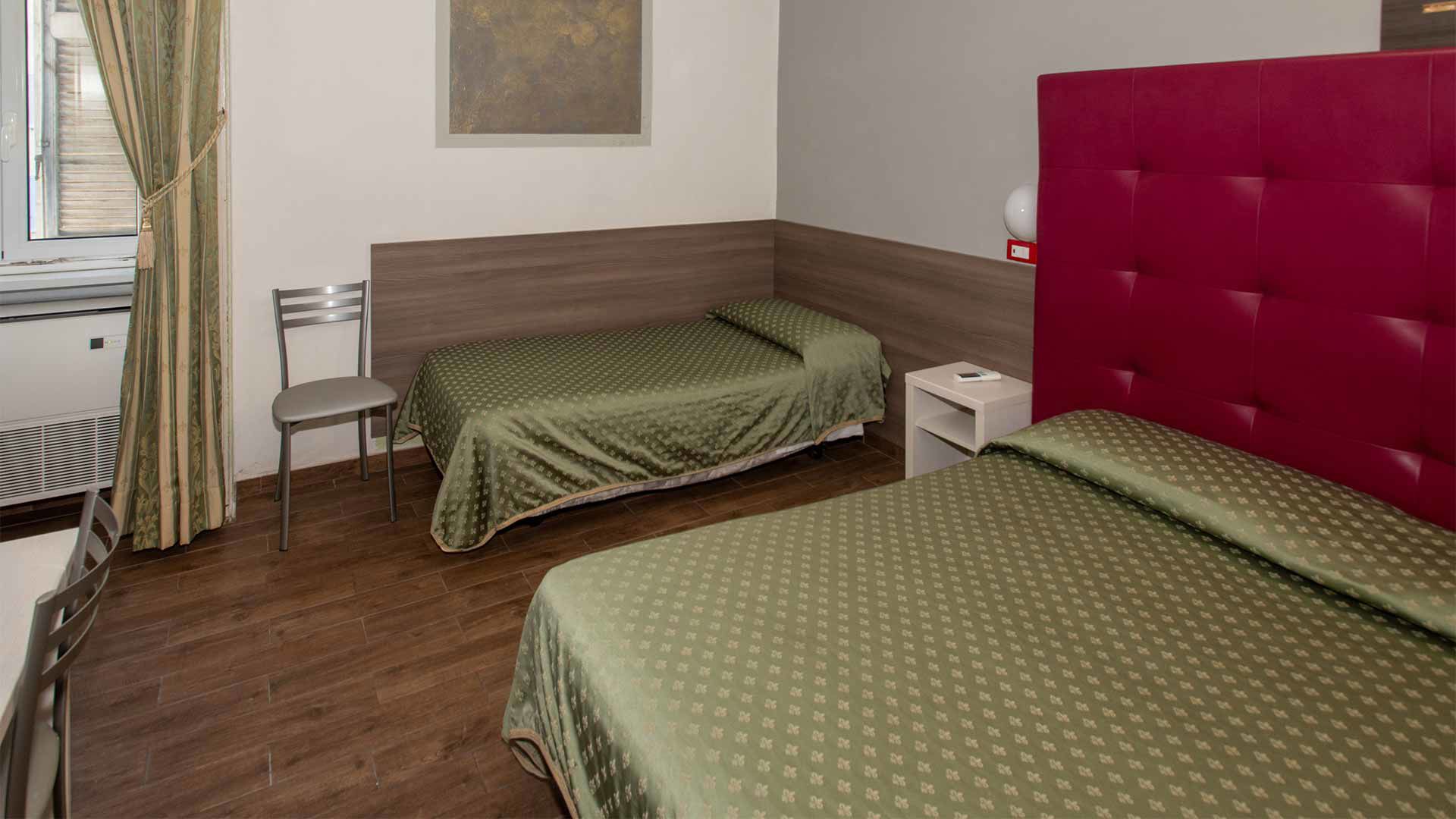 Camera Deluxe tripla 3