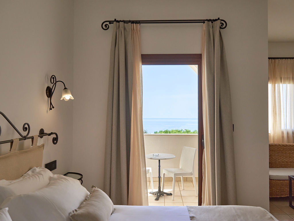Deluxe Room with Sea View Deluxe Room with Sea View