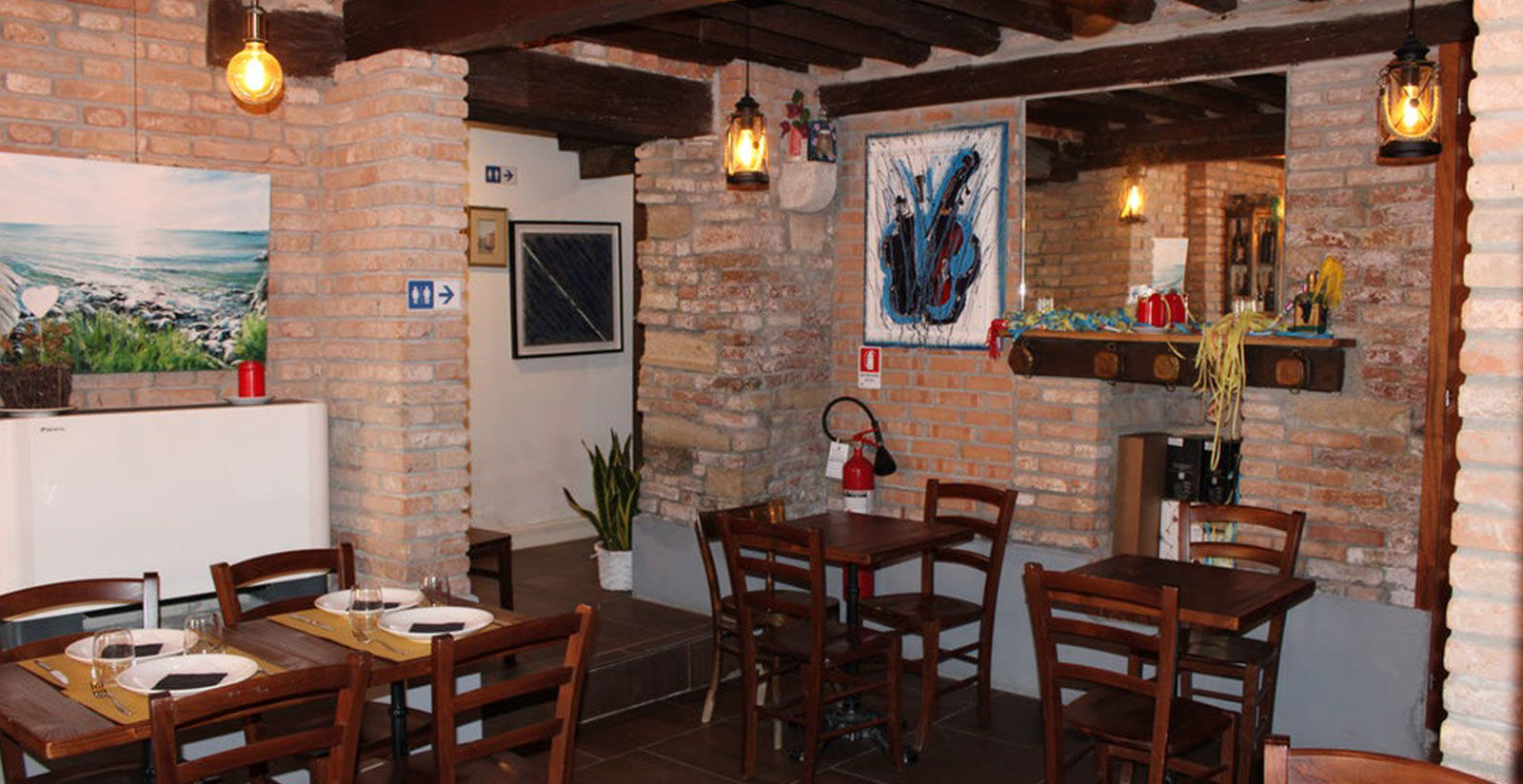 Aperitif near the San Felice Canal in Venice 6