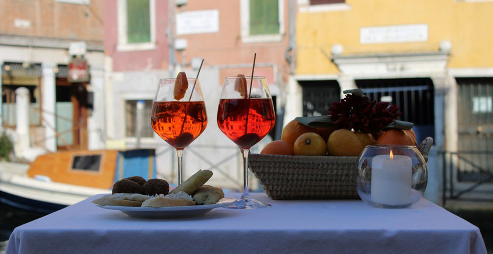 Aperitif near the San Felice Canal in Venice 5
