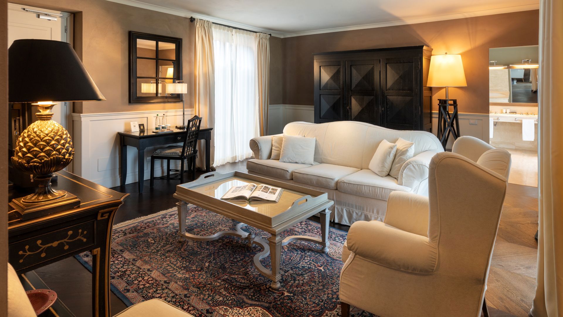Suite Deluxe 8 Suite Deluxe 8