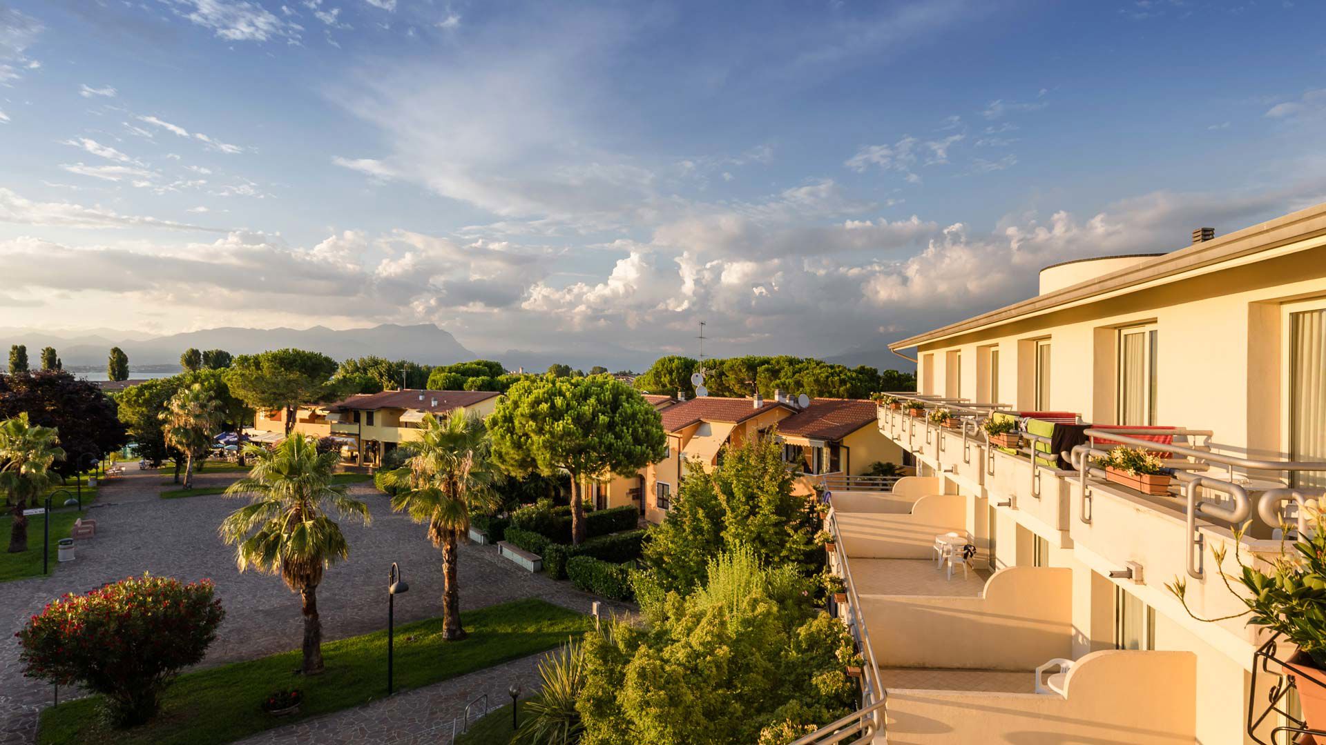 Welcome To Hotel Du Parc 2