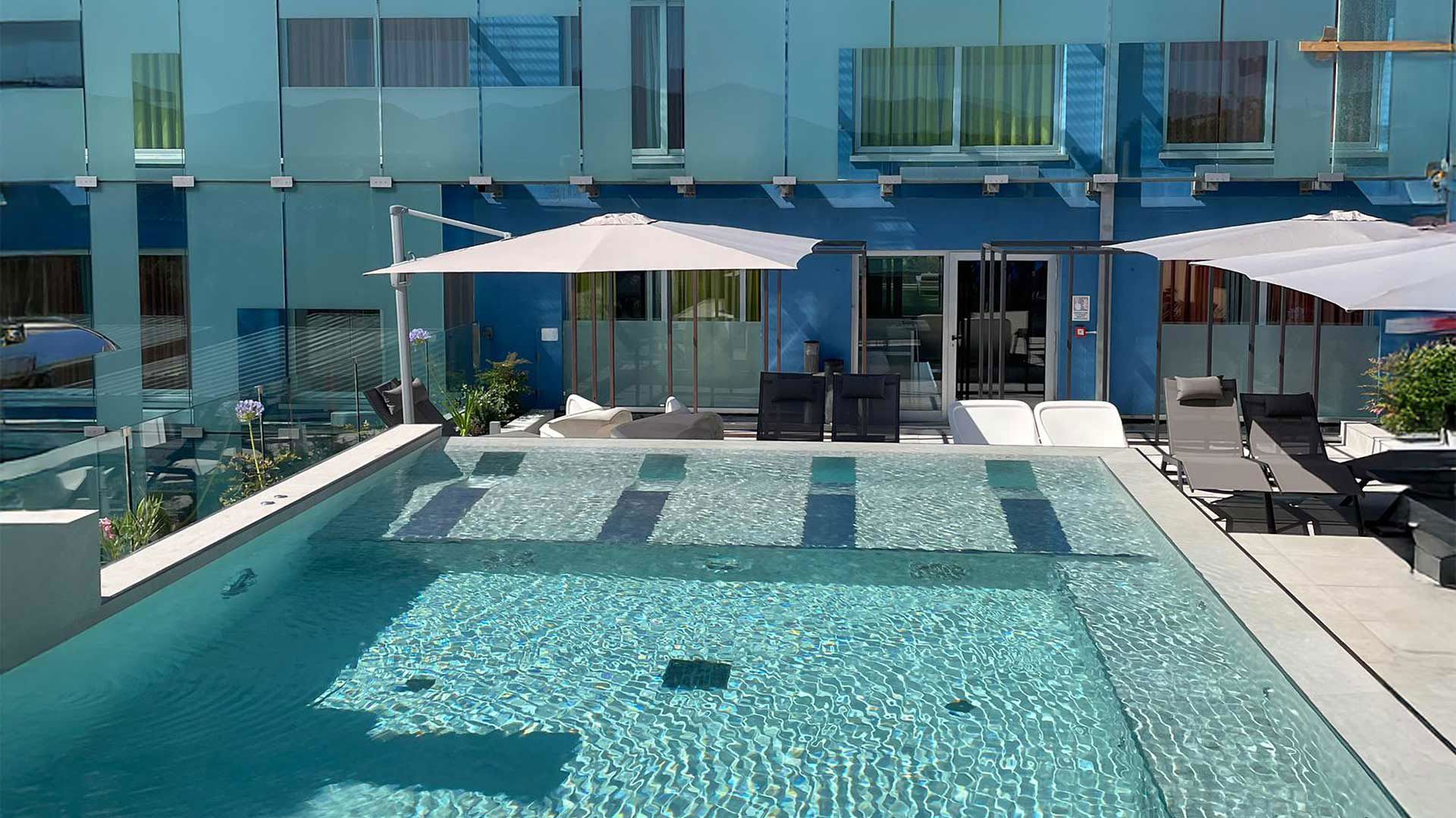 The pool 4
