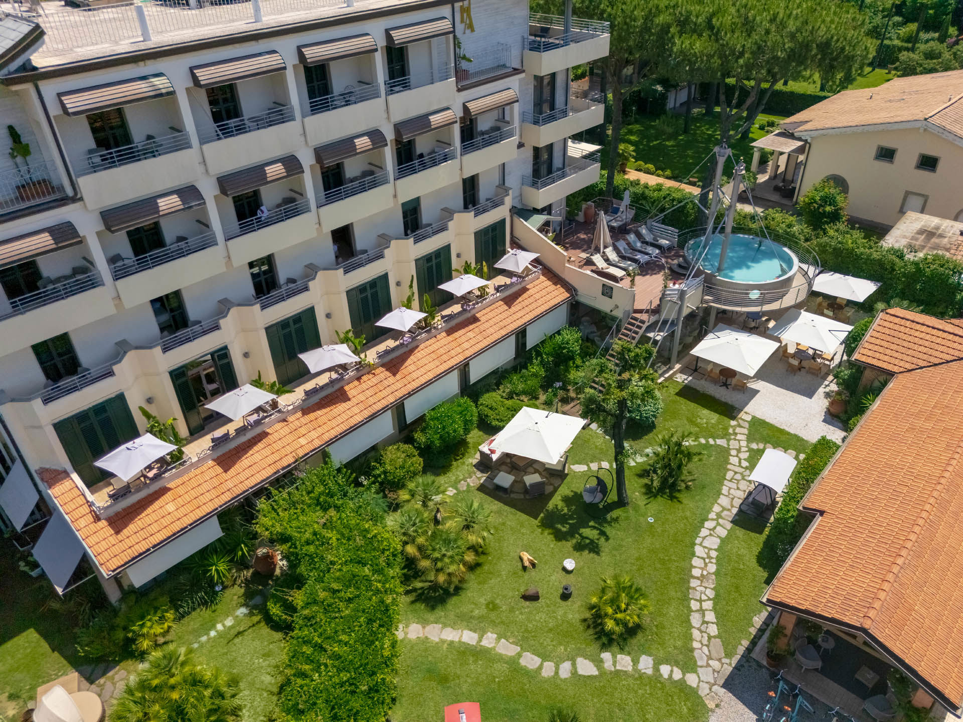 Hotel 11