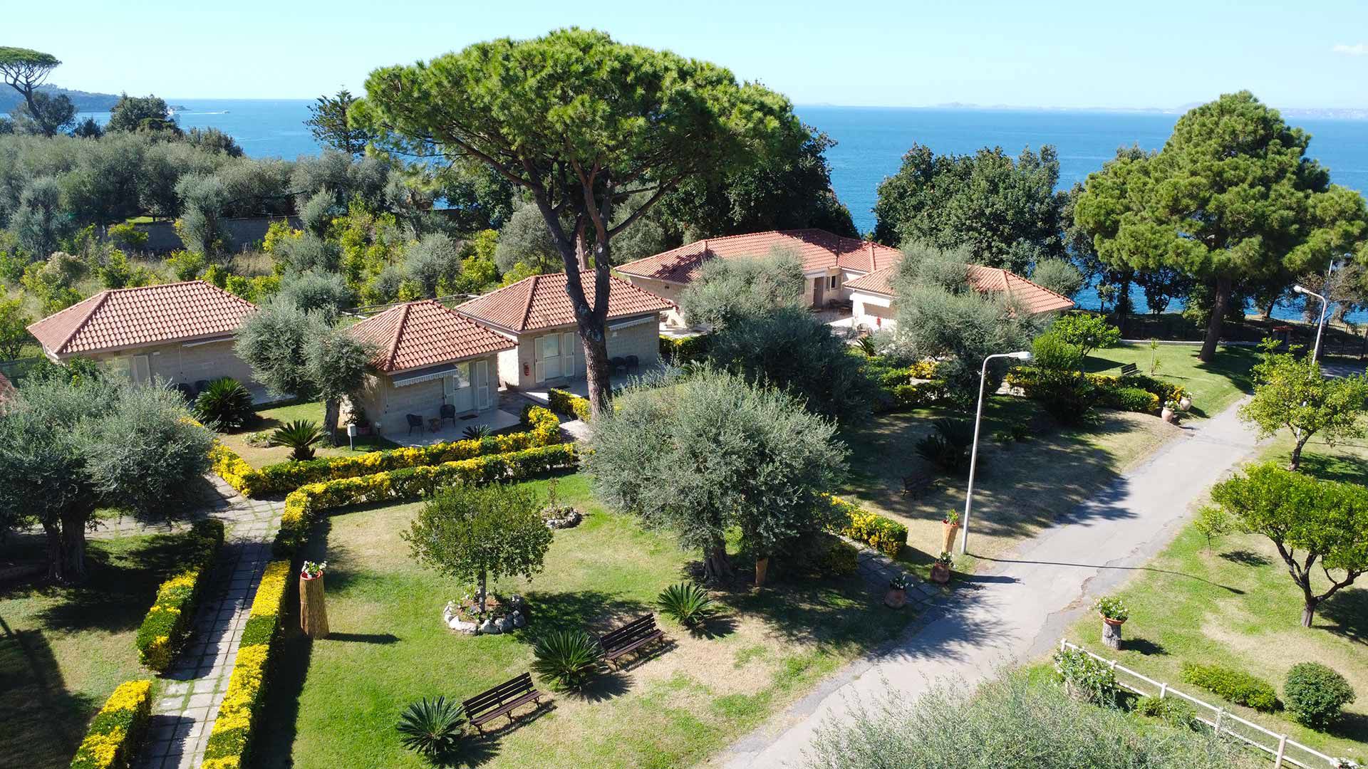 Chalet, interweaving of nature between land and sea 12