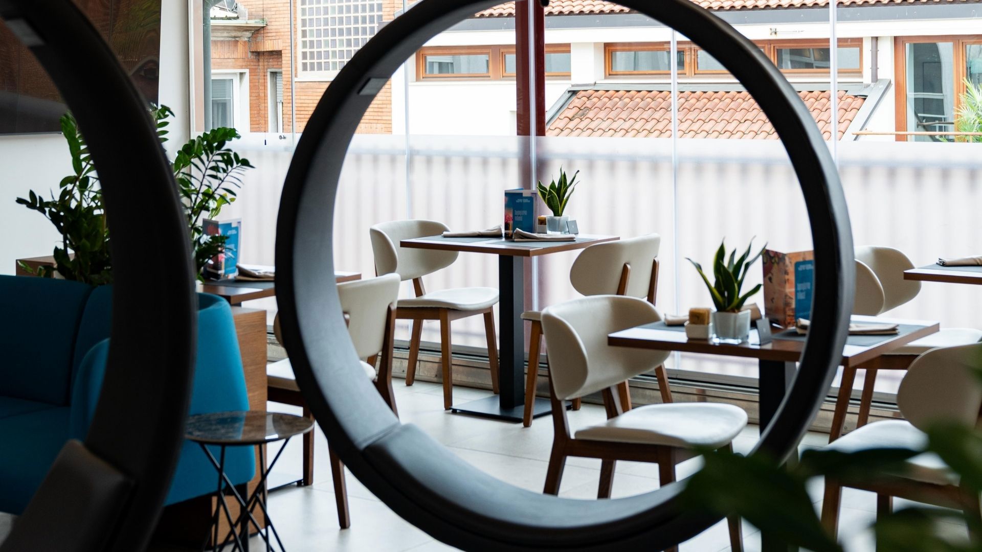The Corner Duomo - The Frame Bar & Lounge 5